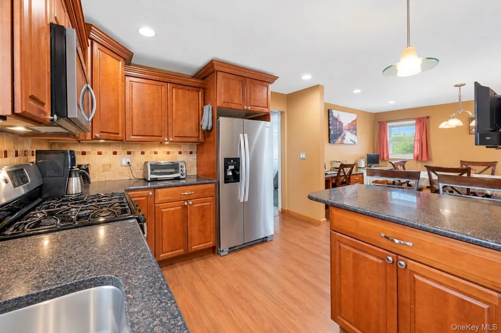 325 Beachview Street Copiague, NY 11726