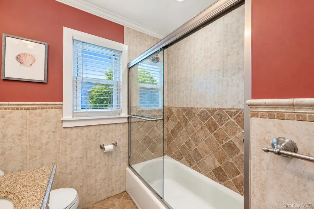 325 Beachview Street Copiague, NY 11726