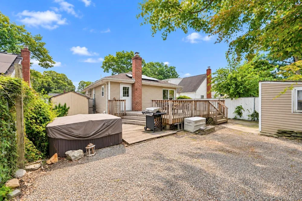 325 Beachview Street Copiague, NY 11726