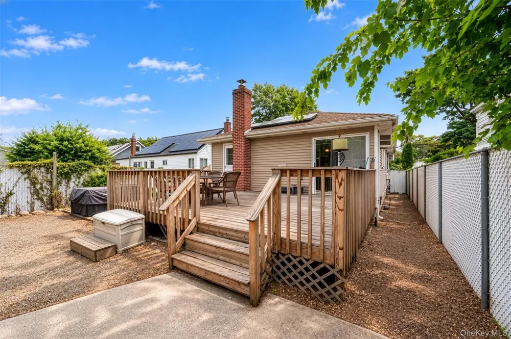 325 Beachview Street Copiague, NY 11726