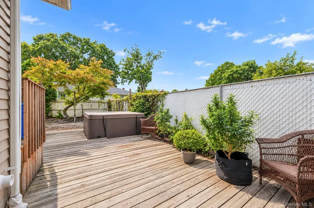 325 Beachview Street Copiague, NY 11726