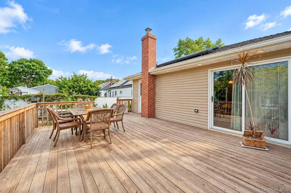 325 Beachview Street Copiague, NY 11726