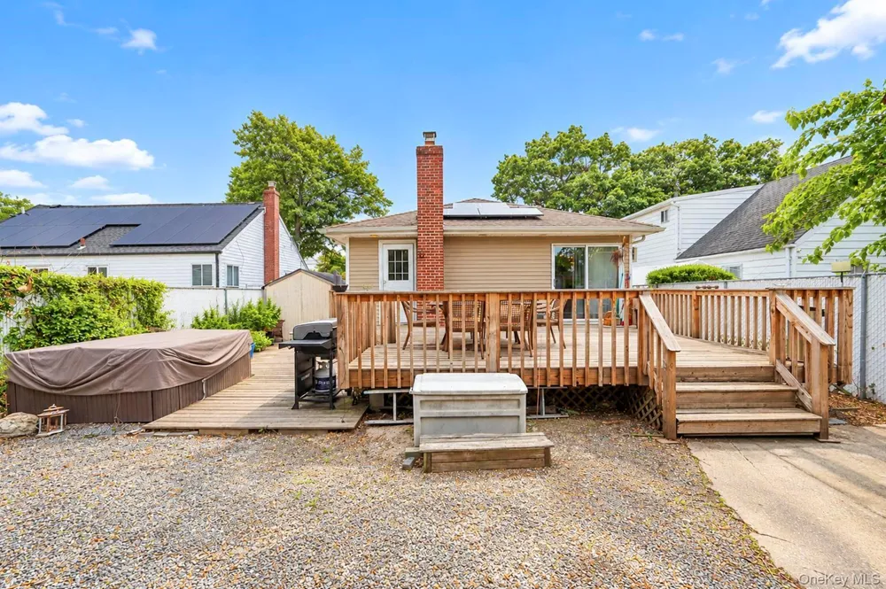 325 Beachview Street Copiague, NY 11726