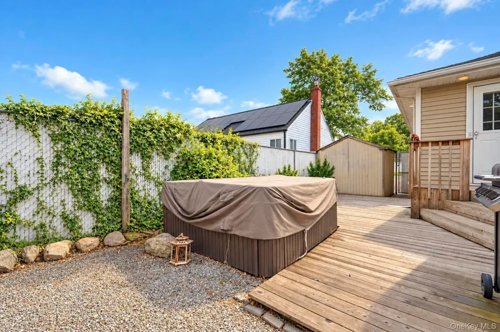 325 Beachview Street Copiague, NY 11726