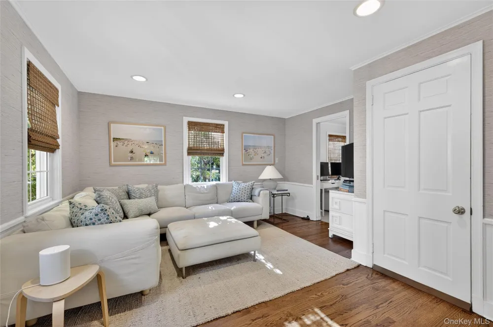 21 Weir Lane Locust Valley, NY 11560