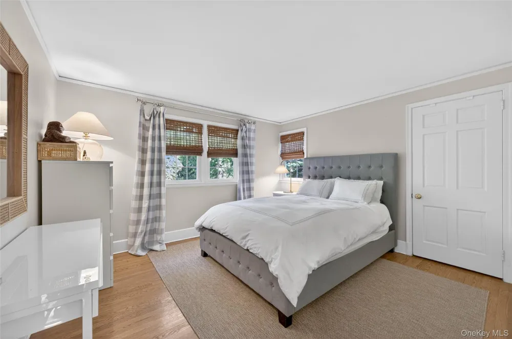 21 Weir Lane Locust Valley, NY 11560