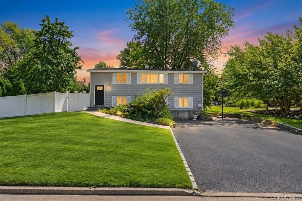 19 Badger Lane East Setauket, NY 11733