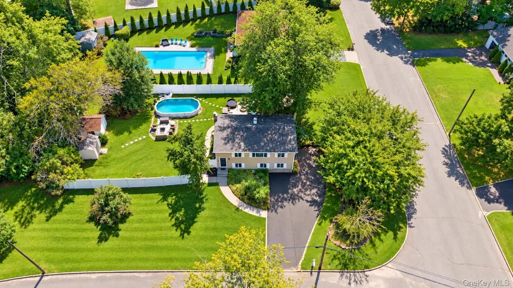 19 Badger Lane East Setauket, NY 11733