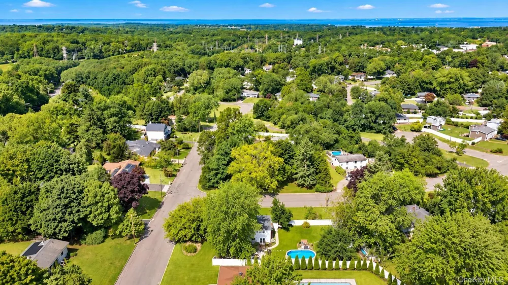 19 Badger Lane East Setauket, NY 11733
