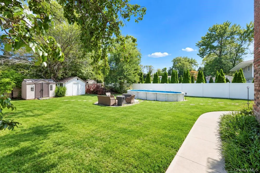 19 Badger Lane East Setauket, NY 11733