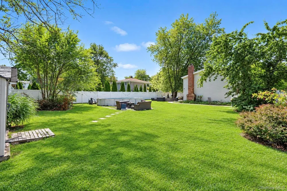 19 Badger Lane East Setauket, NY 11733