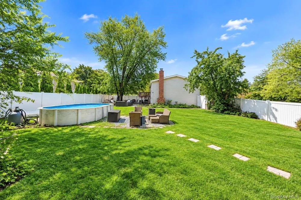 19 Badger Lane East Setauket, NY 11733