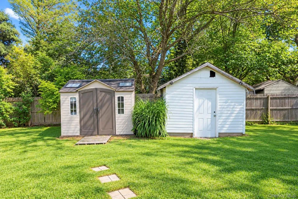 19 Badger Lane East Setauket, NY 11733