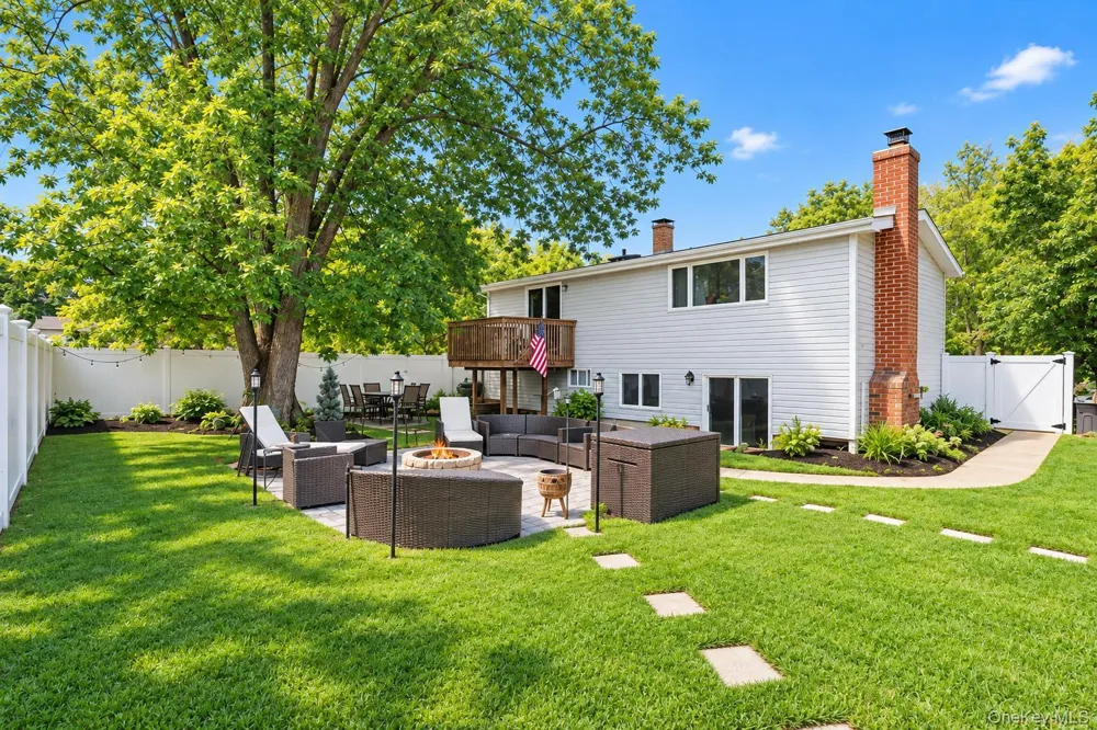 19 Badger Lane East Setauket, NY 11733