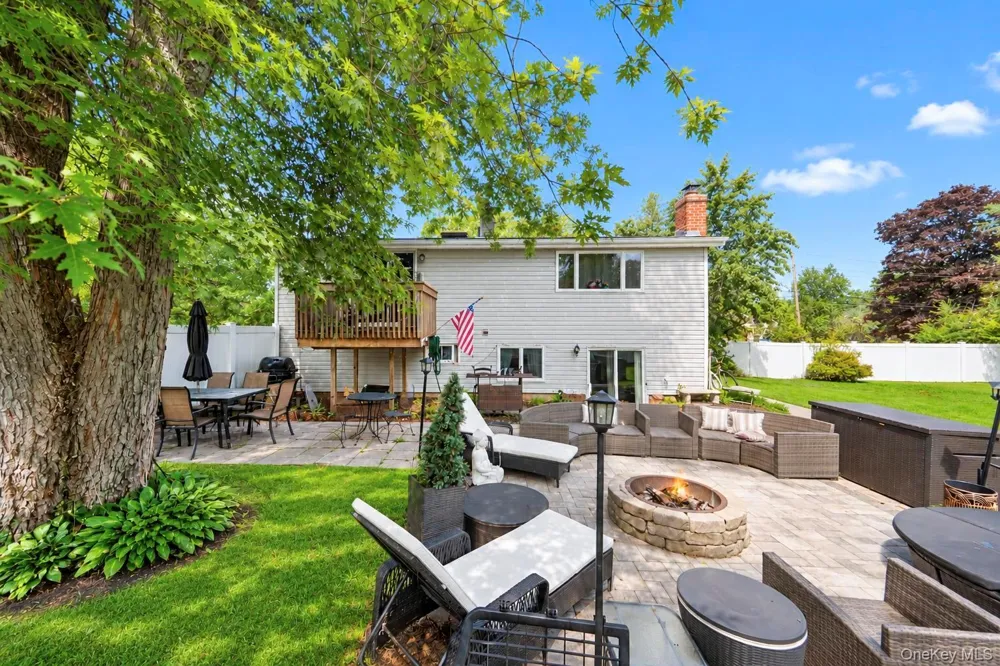19 Badger Lane East Setauket, NY 11733