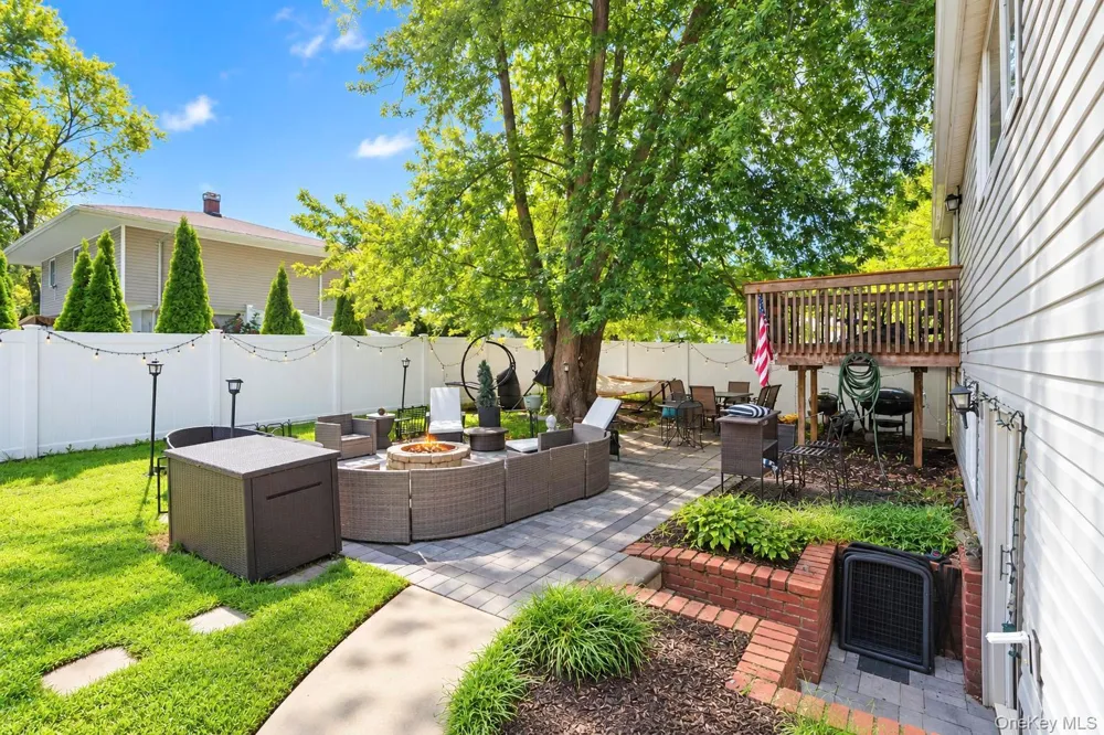 19 Badger Lane East Setauket, NY 11733
