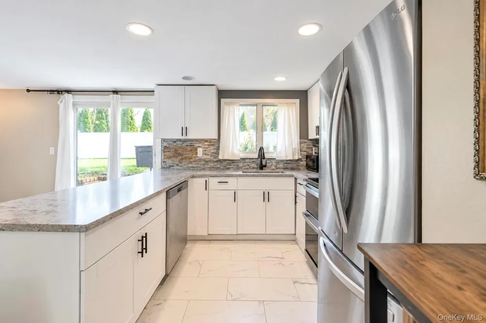 19 Badger Lane East Setauket, NY 11733