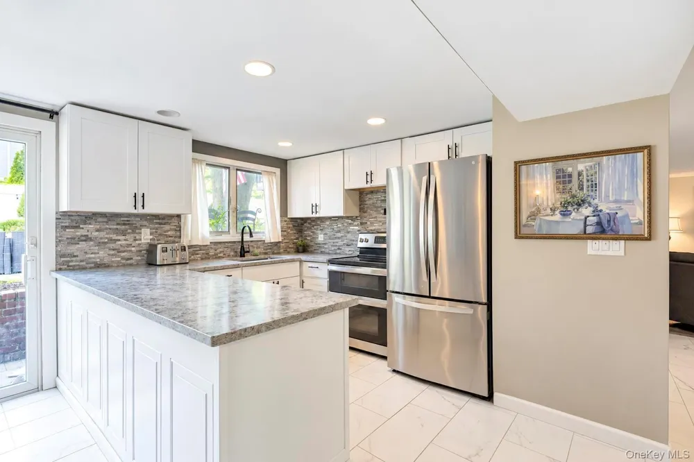 19 Badger Lane East Setauket, NY 11733