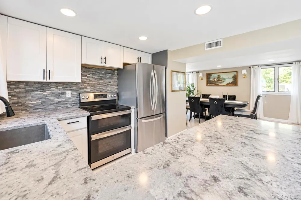 19 Badger Lane East Setauket, NY 11733