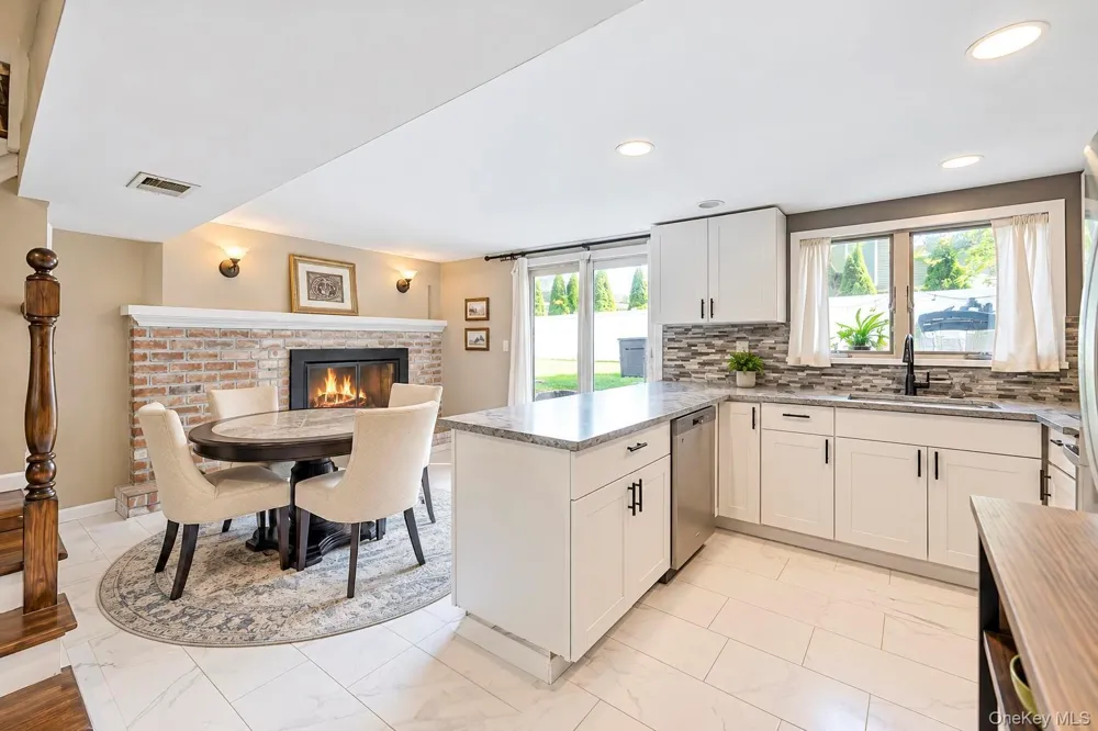 19 Badger Lane East Setauket, NY 11733