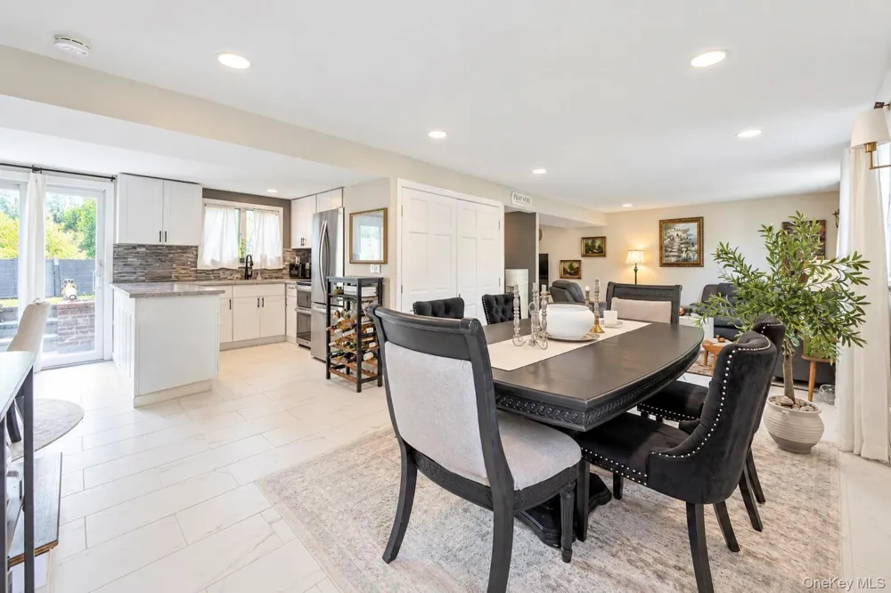 19 Badger Lane East Setauket, NY 11733