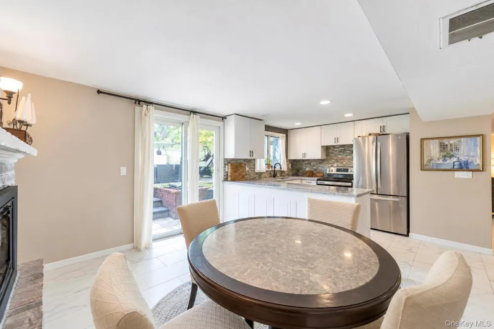19 Badger Lane East Setauket, NY 11733