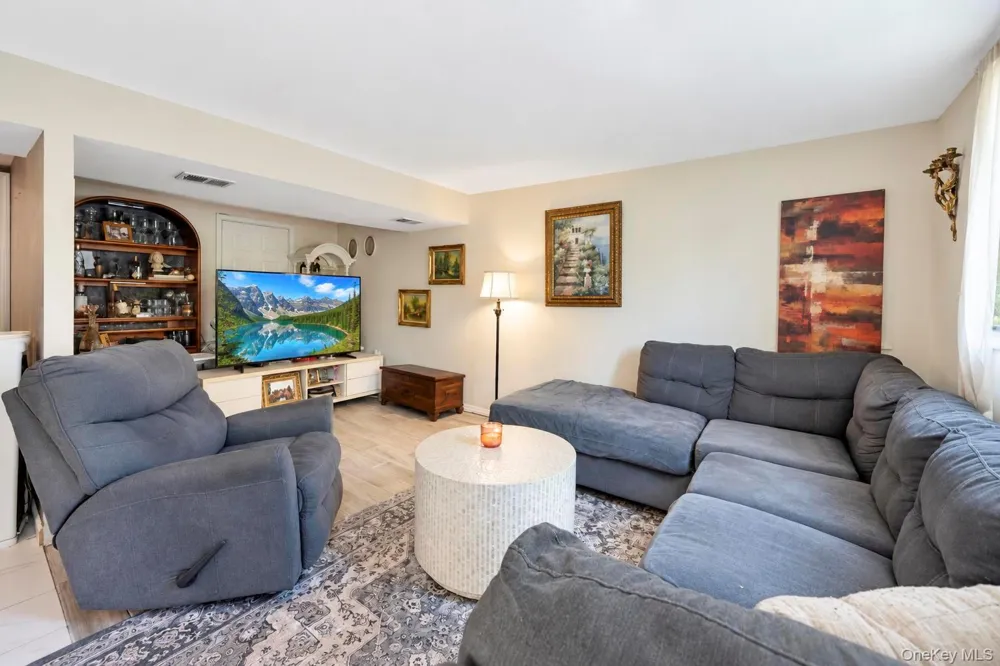 19 Badger Lane East Setauket, NY 11733
