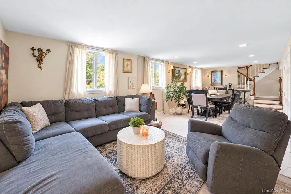 19 Badger Lane East Setauket, NY 11733