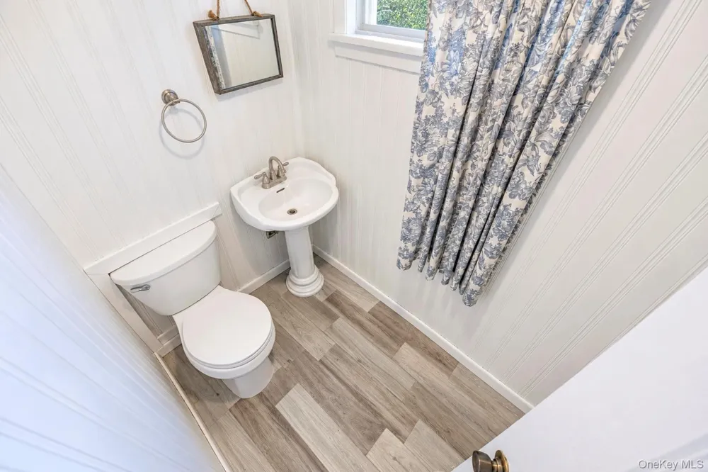 19 Badger Lane East Setauket, NY 11733