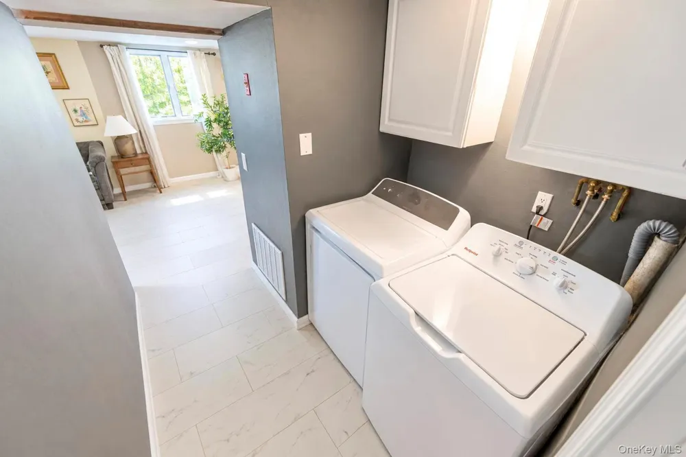 19 Badger Lane East Setauket, NY 11733