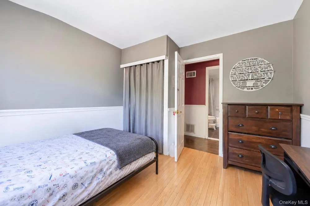 19 Badger Lane East Setauket, NY 11733