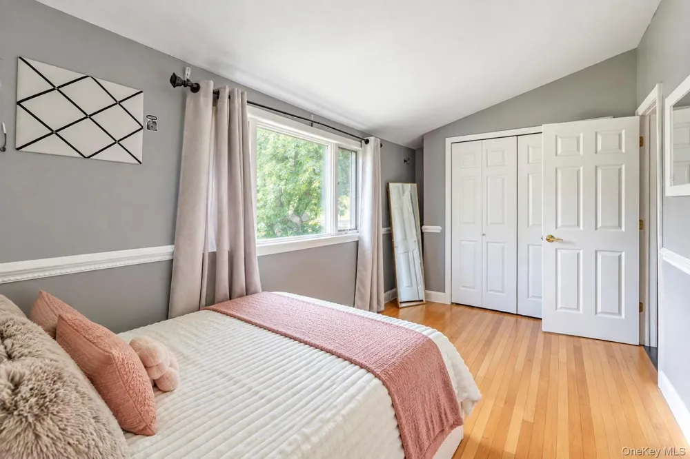 19 Badger Lane East Setauket, NY 11733