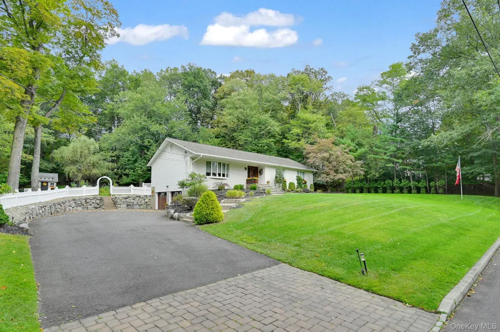 15 Ramapo Lane Chestnut Ridge, NY 10952