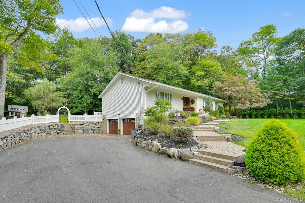 15 Ramapo Lane Chestnut Ridge, NY 10952