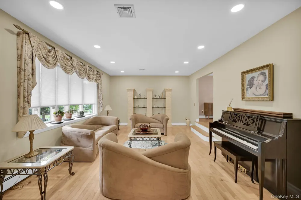 15 Ramapo Lane Chestnut Ridge, NY 10952