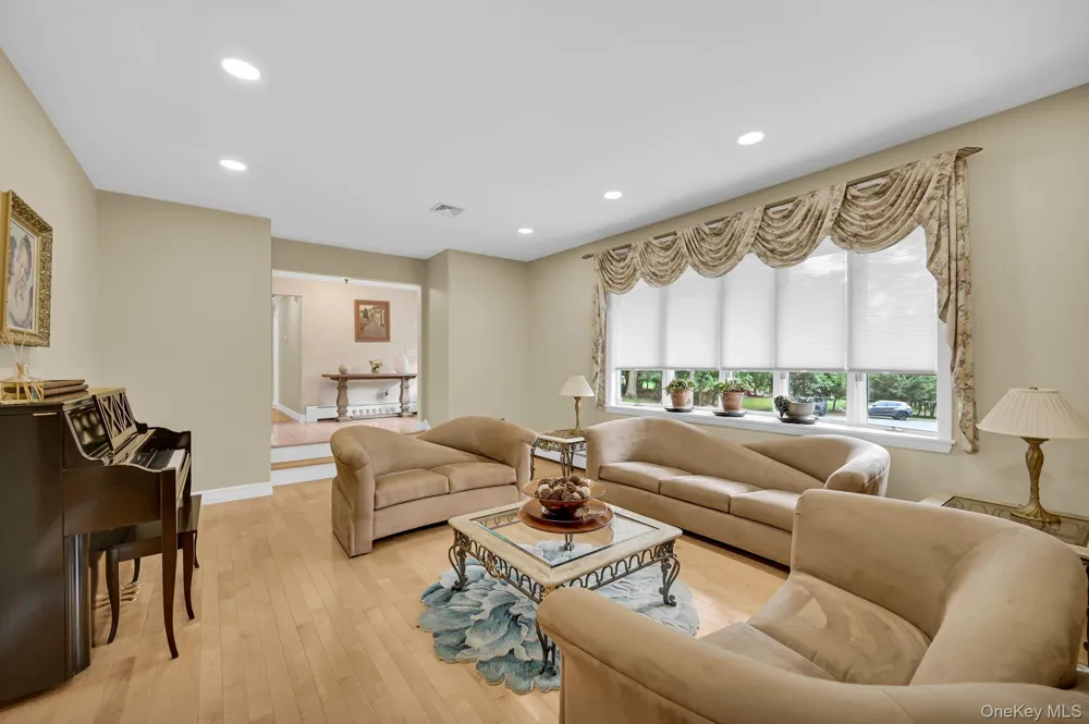 15 Ramapo Lane Chestnut Ridge, NY 10952