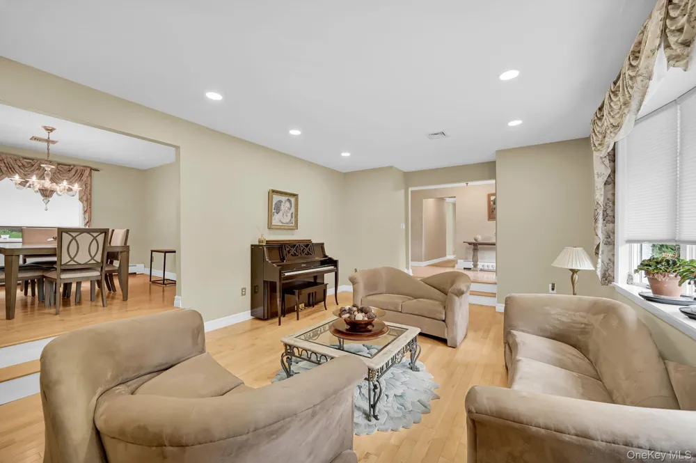 15 Ramapo Lane Chestnut Ridge, NY 10952