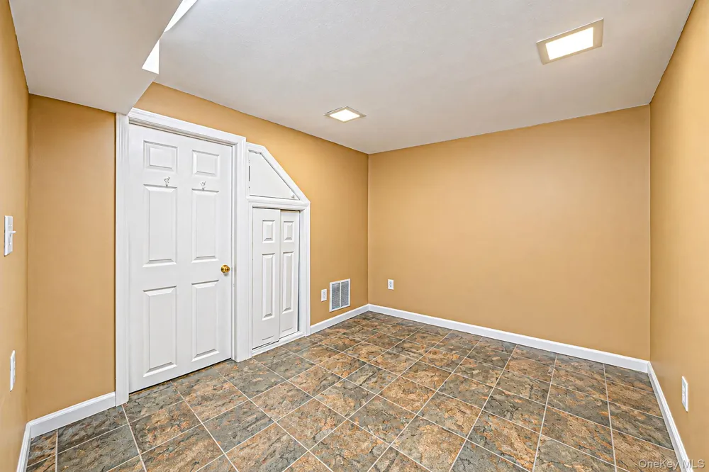 5 Willets Drive Syosset, NY 11791