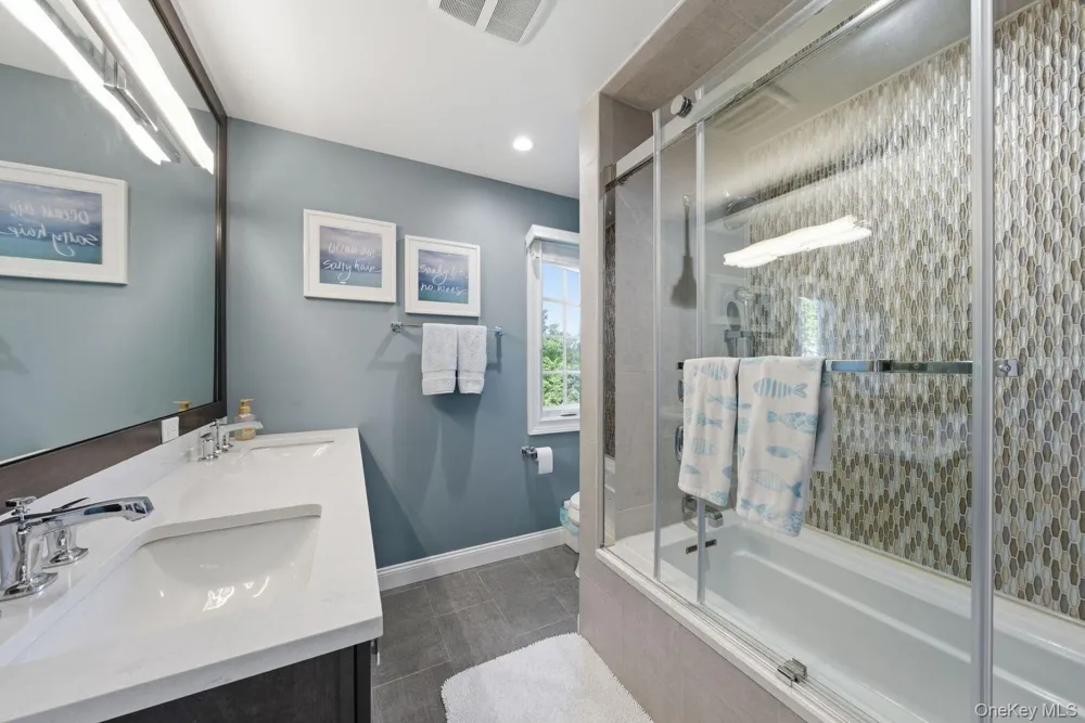 6 Castle Court Woodbury, NY 11797