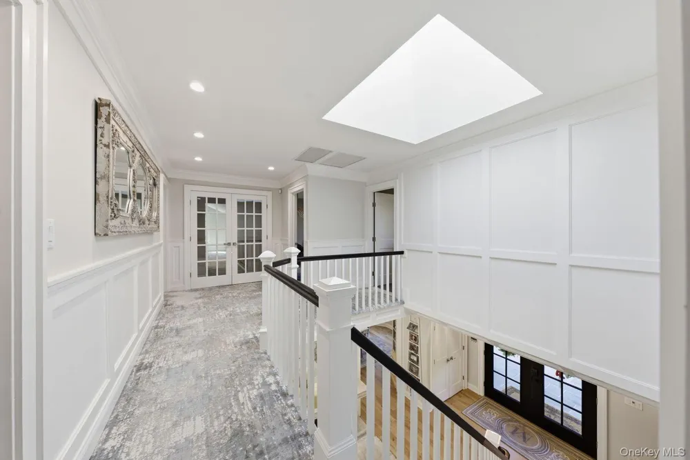 6 Castle Court Woodbury, NY 11797