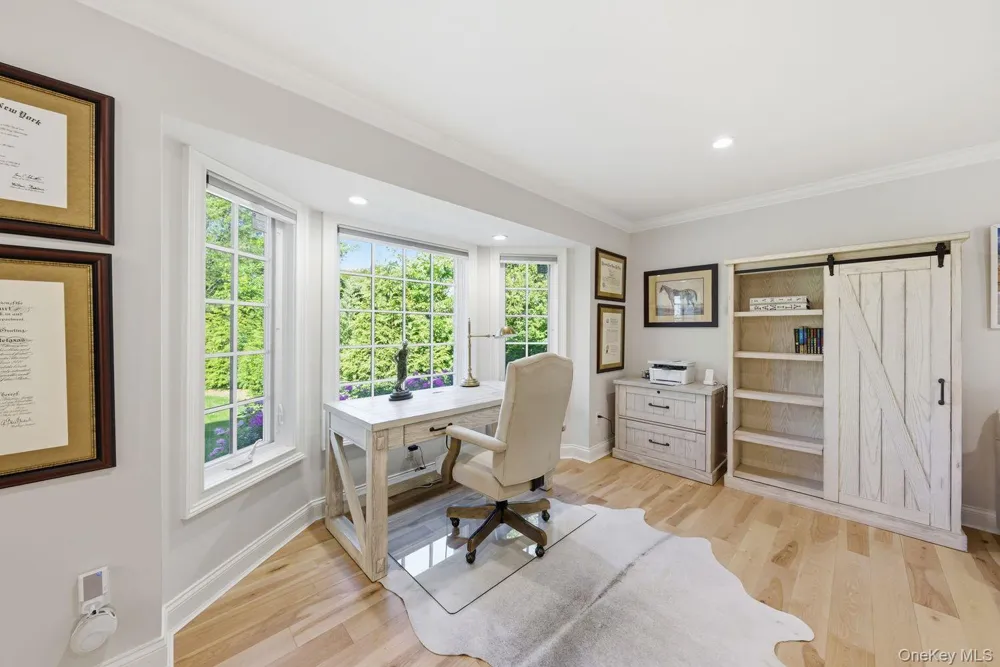 6 Castle Court Woodbury, NY 11797