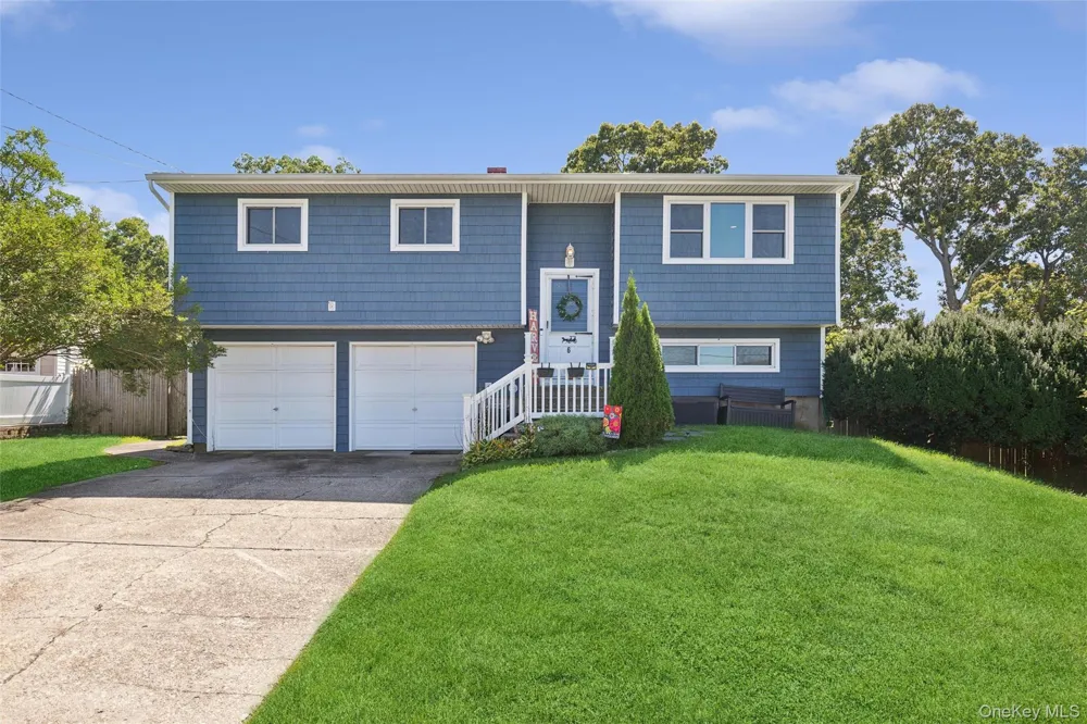 6 Rhodes Court Selden, NY 11784