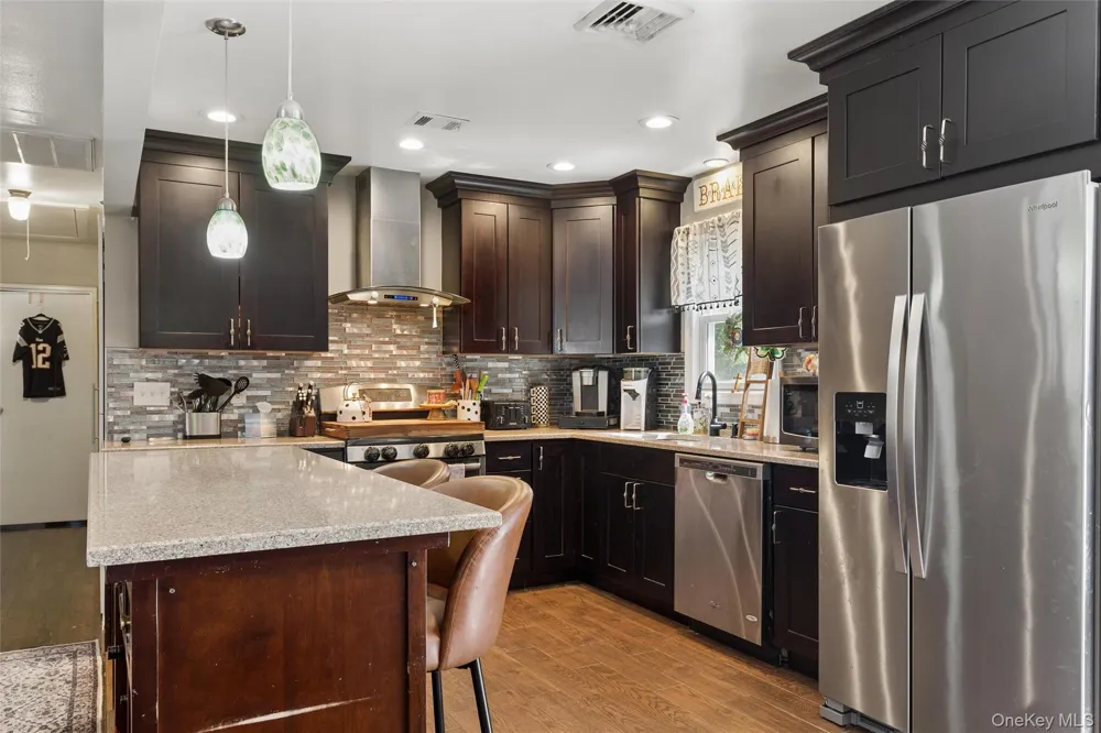 6 Rhodes Court Selden, NY 11784