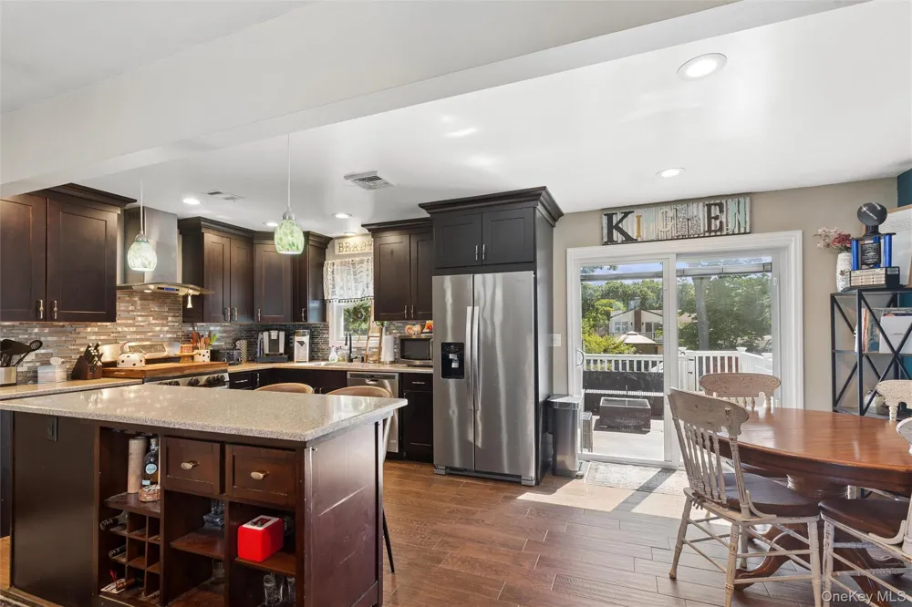 6 Rhodes Court Selden, NY 11784