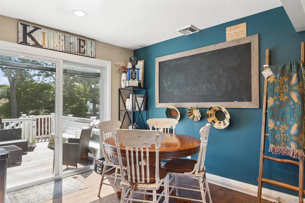 6 Rhodes Court Selden, NY 11784