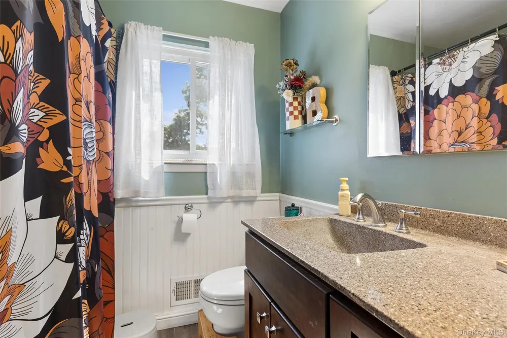 6 Rhodes Court Selden, NY 11784