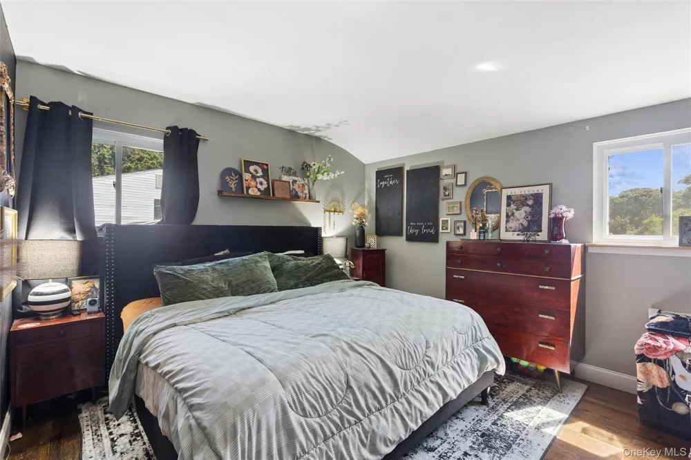 6 Rhodes Court Selden, NY 11784