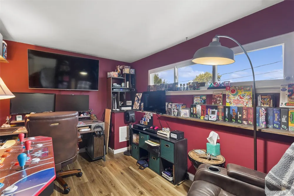 6 Rhodes Court Selden, NY 11784