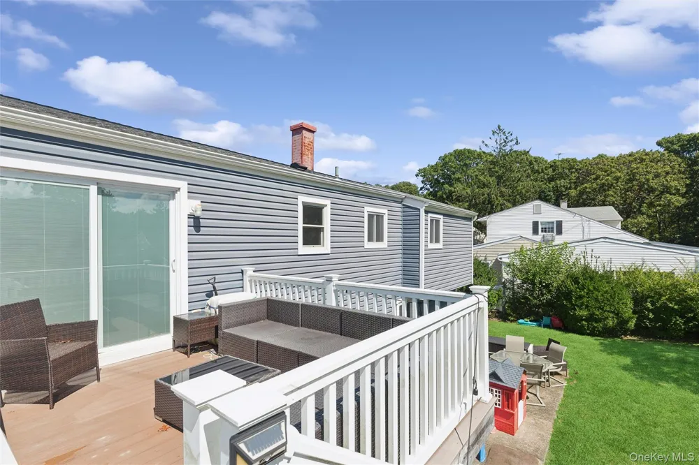 6 Rhodes Court Selden, NY 11784