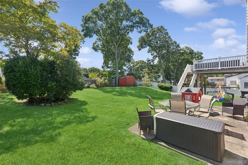 6 Rhodes Court Selden, NY 11784